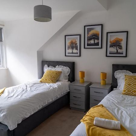 Spacious 15 Guest Home With 9 Beds In Shirley Solihull Buitenkant foto