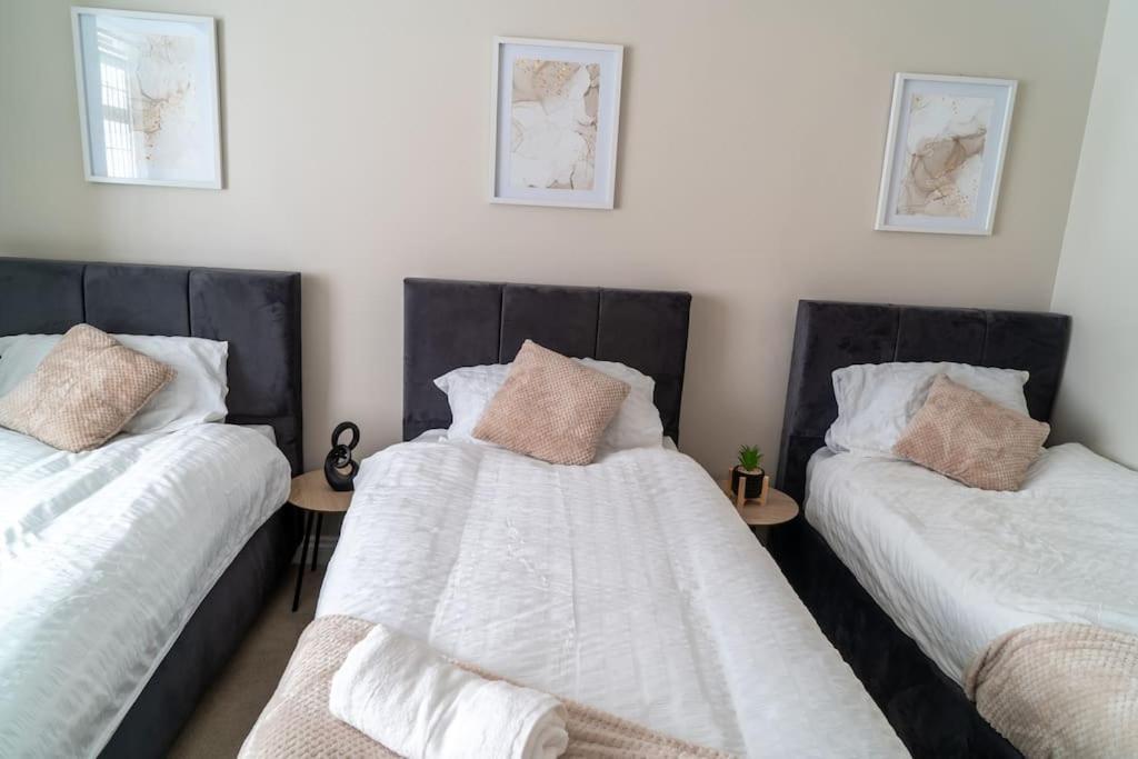 Spacious 15 Guest Home With 9 Beds In Shirley Solihull Buitenkant foto
