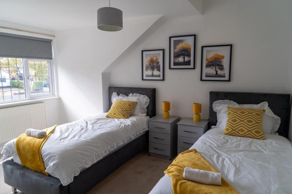 Spacious 15 Guest Home With 9 Beds In Shirley Solihull Buitenkant foto