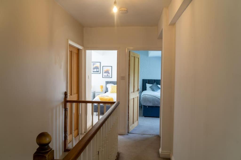 Spacious 15 Guest Home With 9 Beds In Shirley Solihull Buitenkant foto