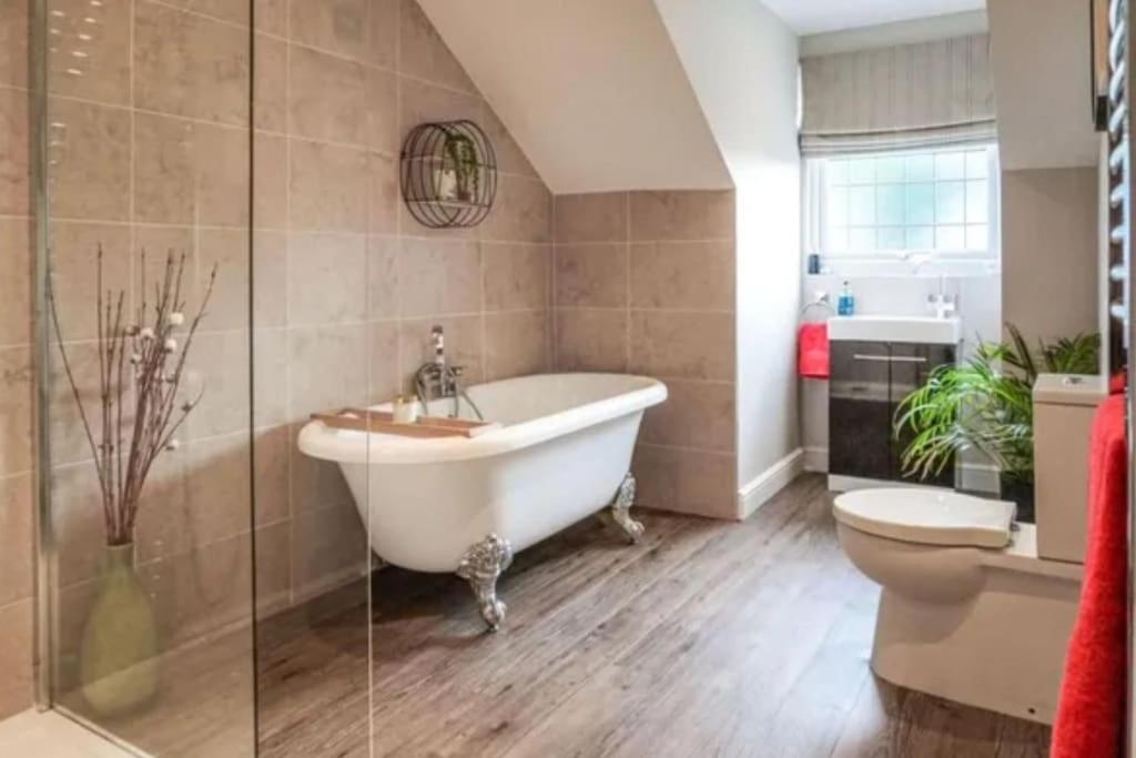 Spacious 15 Guest Home With 9 Beds In Shirley Solihull Buitenkant foto