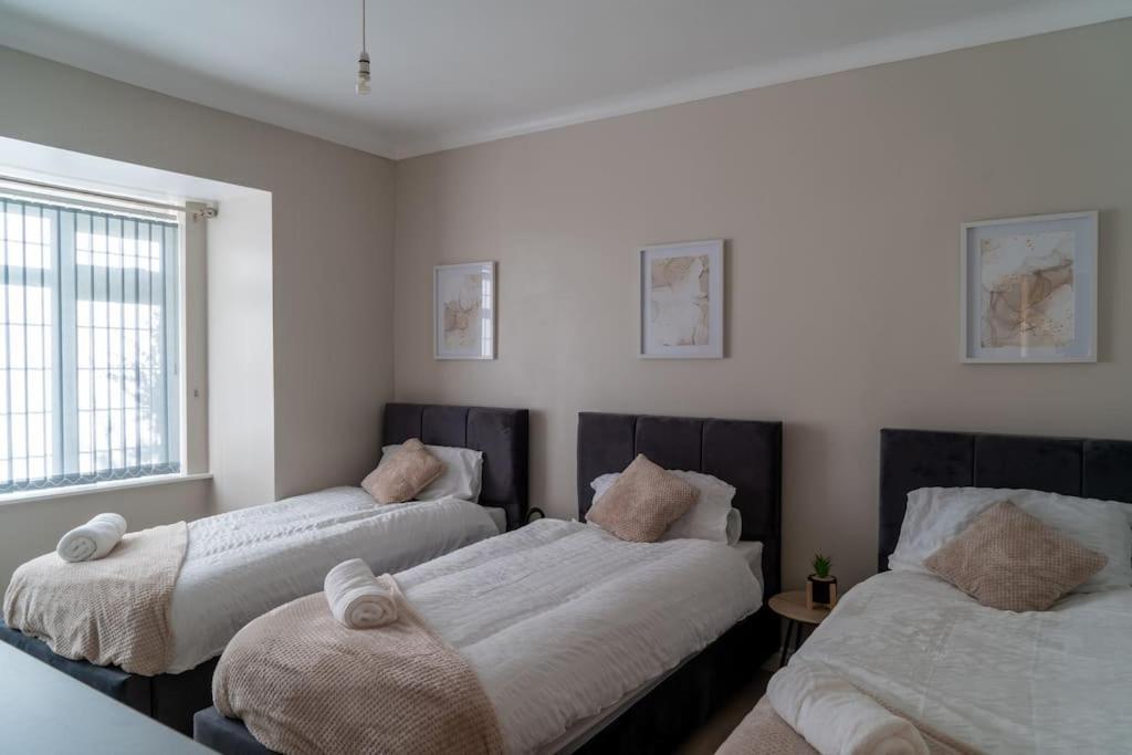 Spacious 15 Guest Home With 9 Beds In Shirley Solihull Buitenkant foto